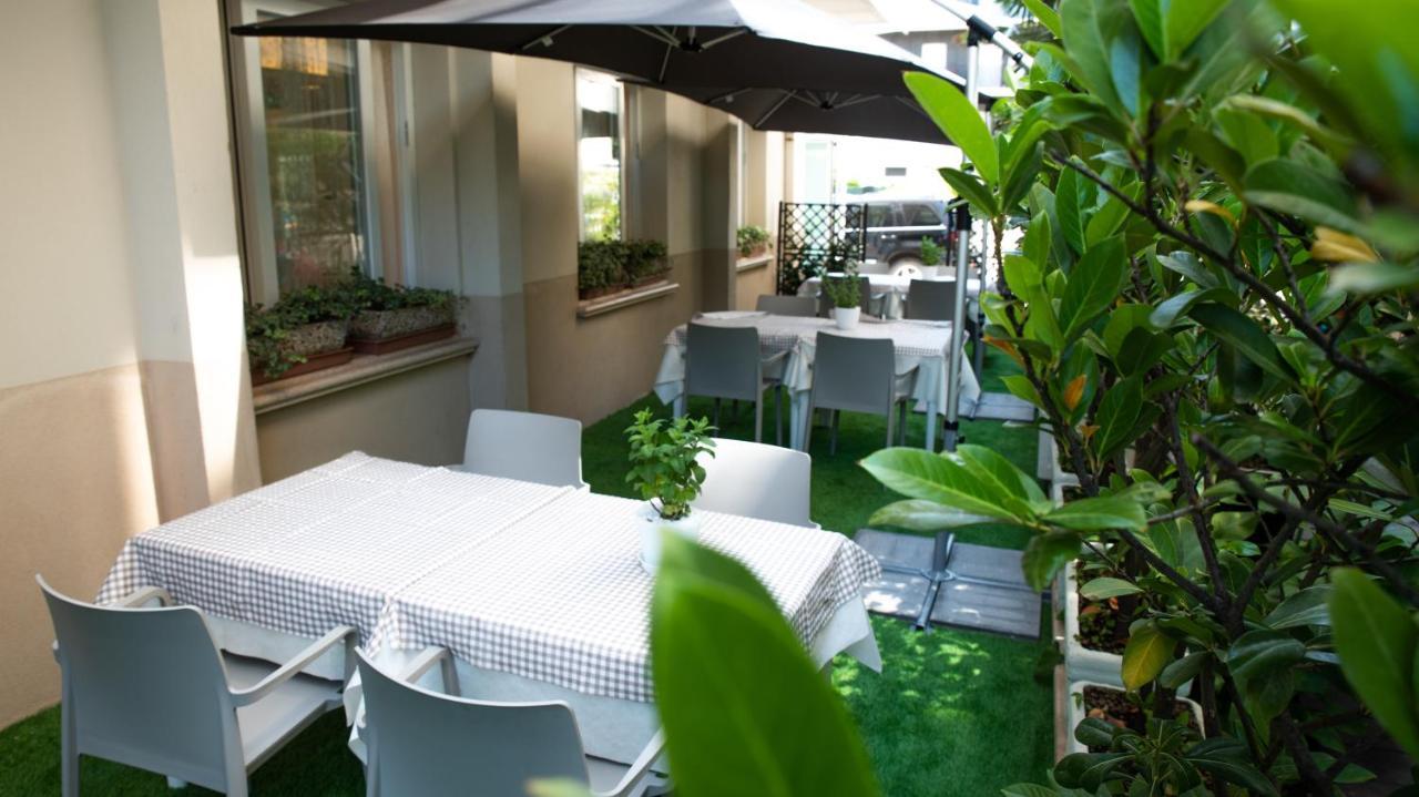 Hotel San Gottardo Riccione Exteriör bild